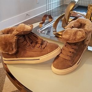 Mossimo brand High top sneaker size 6